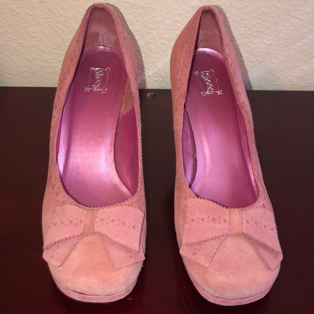 Genuine suede leather pumps!